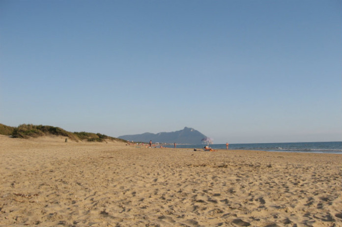 spiaggia-Sabaudia-696x462.jpg